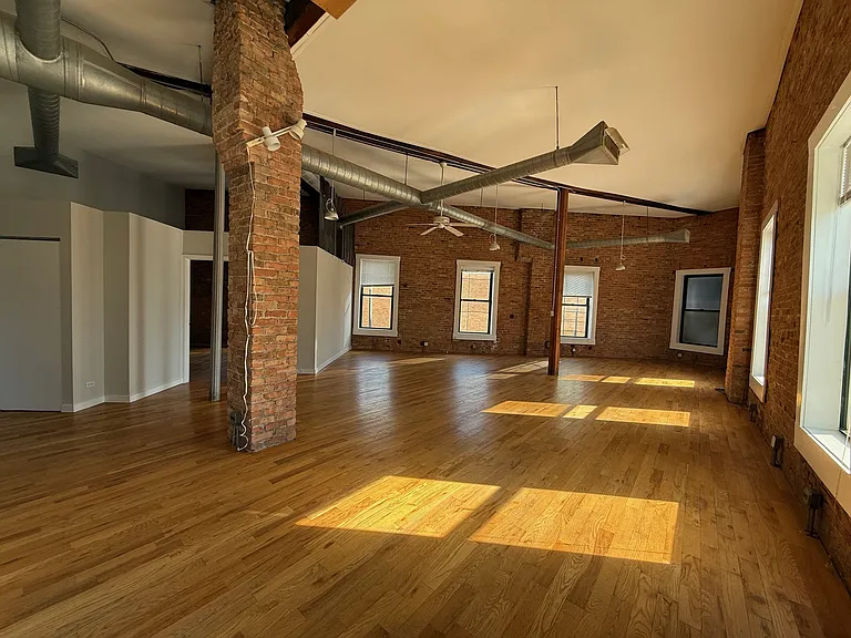 409 N. Milwaukee Ave. — Photo 14