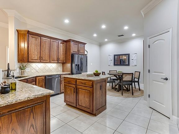 3rd image of 400 Hudson Ln