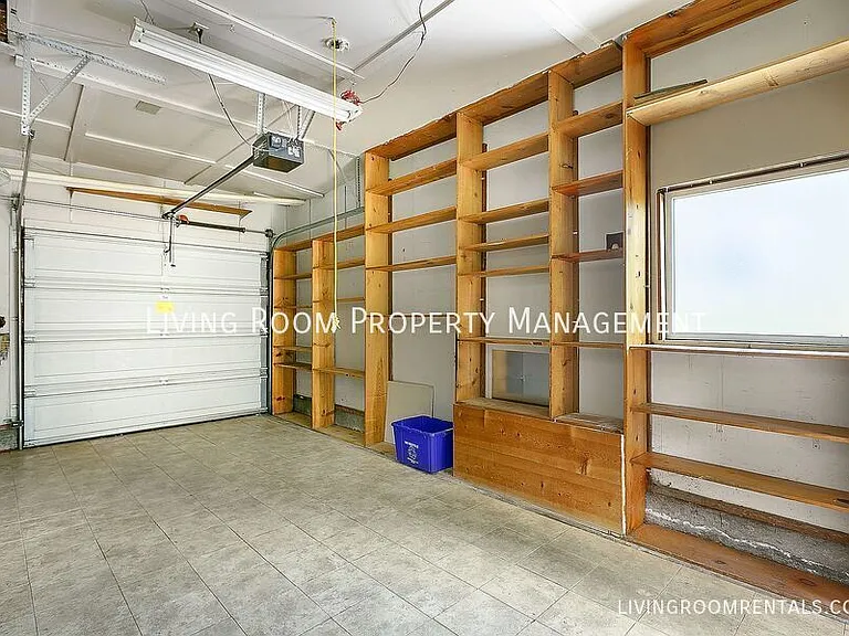 725 Riverdale Dr — Photo 11