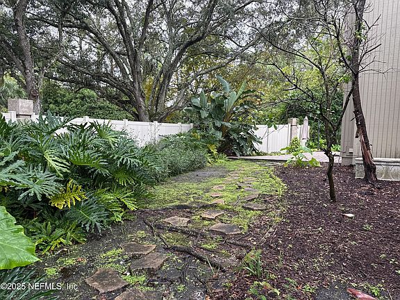 2nd image of 1 Turtleback Trl