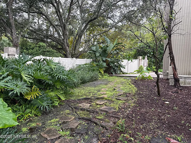 1 Turtleback Trl — Photo 2