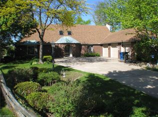 5561 Pin Oak Cir, Sheffield Village, OH