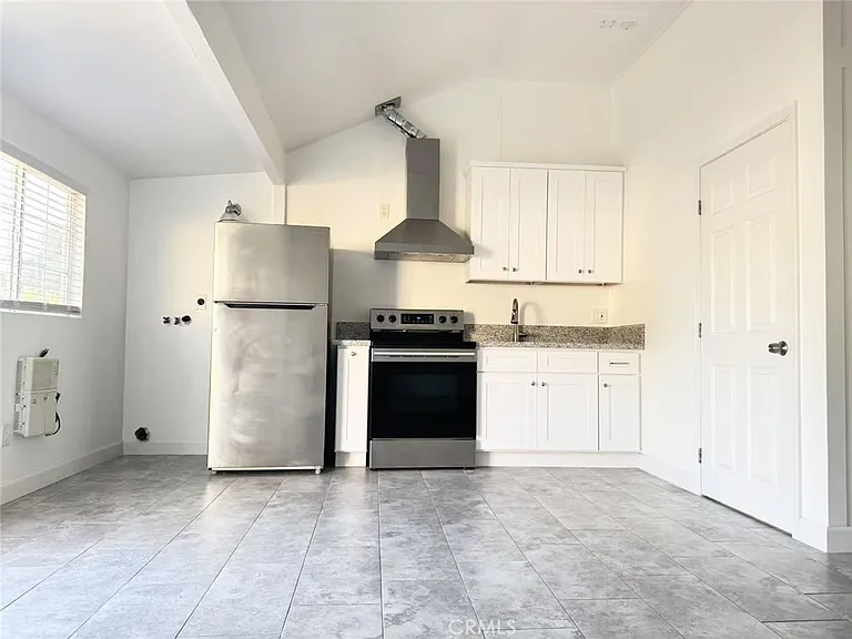 3233 E Cameron Ave — Photo 7