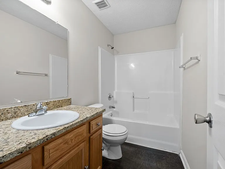 Executive Avenue-249 (x4) — Photo 20