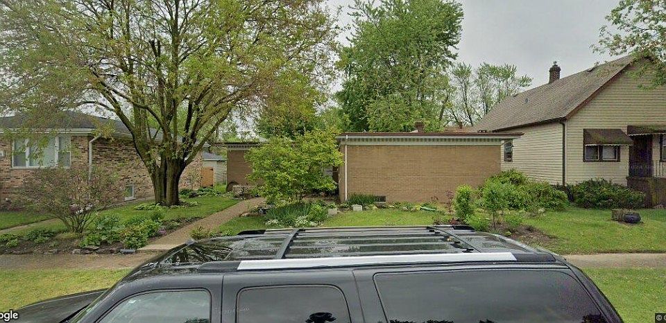1st image of 805 Mackinaw Ave Unit 1S