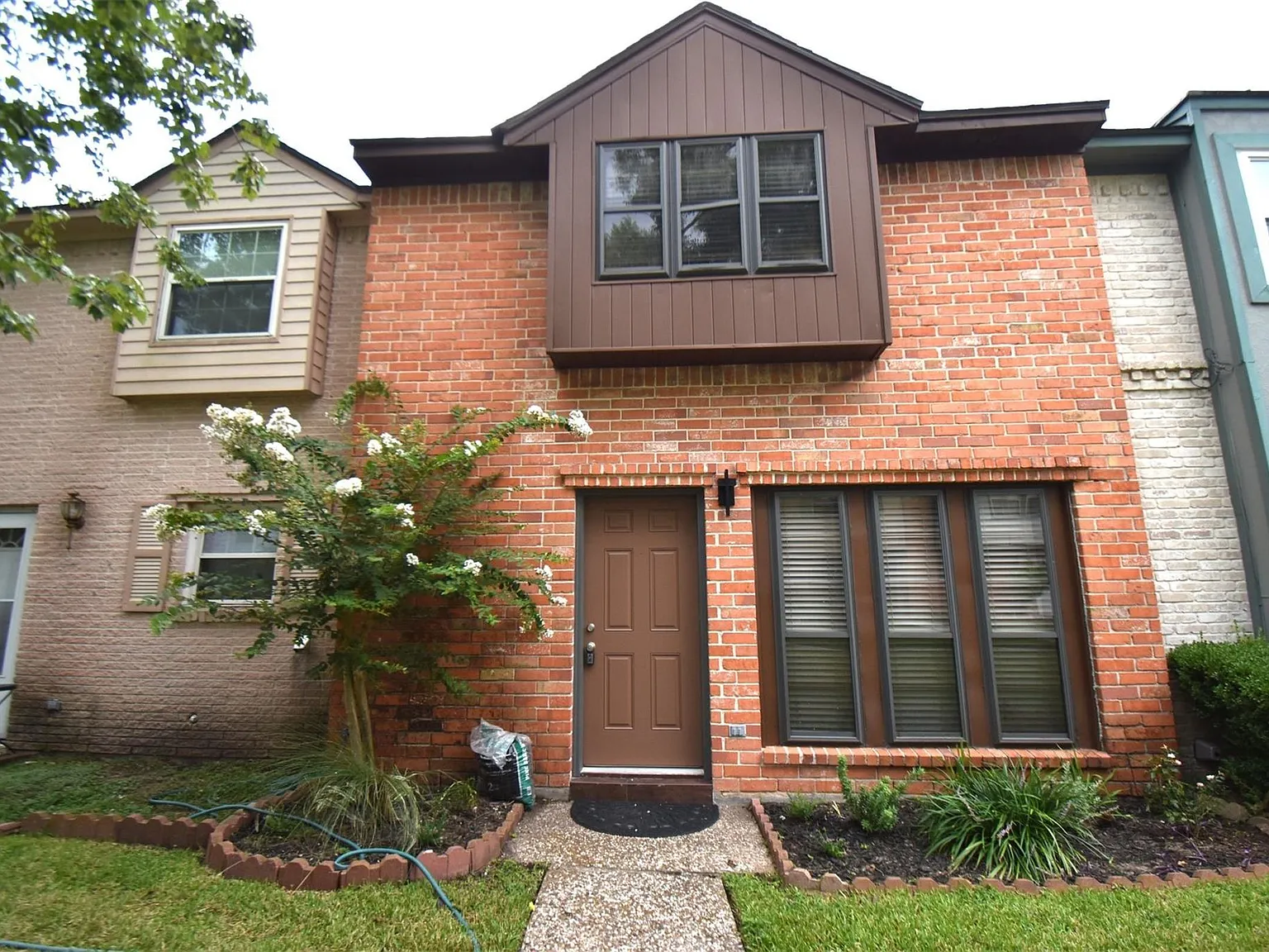 2 bed, 1.5 bath, 1140 sqft, $1,500 — Photo 2