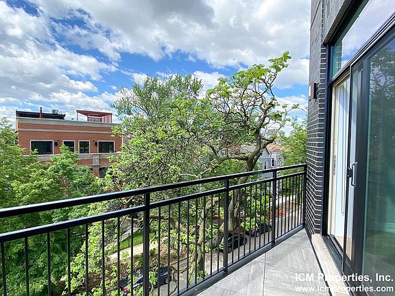 2nd image of 1071 W Cornelia Ave #4
