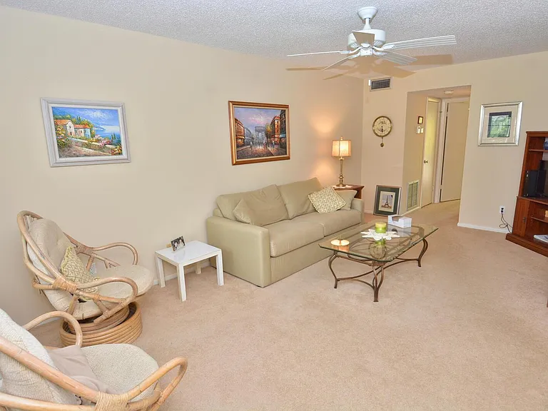 1225 NW 21st St #2105 — Photo 5