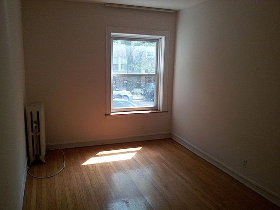 5th image of 1912 W Argyle St APT 1