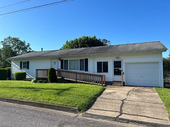 2nd image of 801 Peterson St