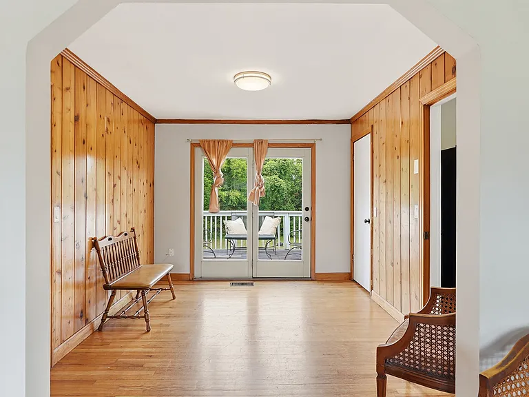 368 Oakview Dr — Photo 15