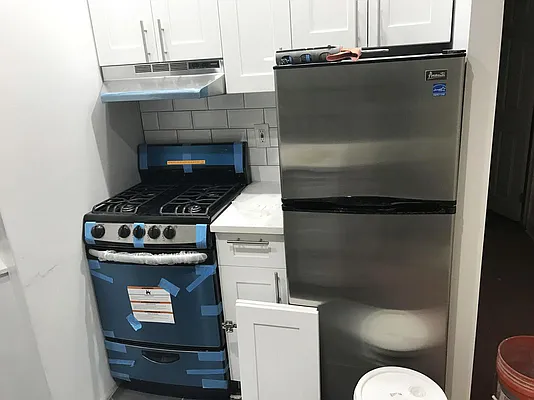 Rented by Salon Realty Corp | media 6