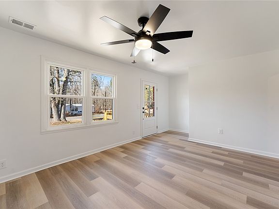 4th image of 112 Camelot Dr