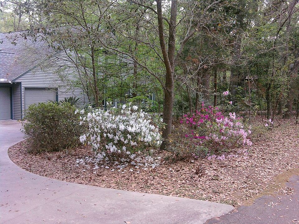 2nd image of 385 Castleton Cir