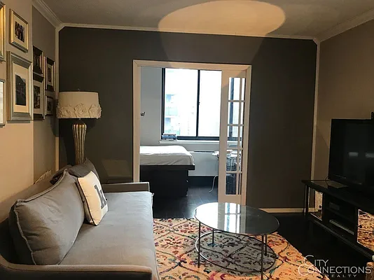 Rented by City Connections Realty | media 3