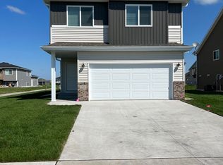 1102 46th Ave S, Moorhead, MN 56560