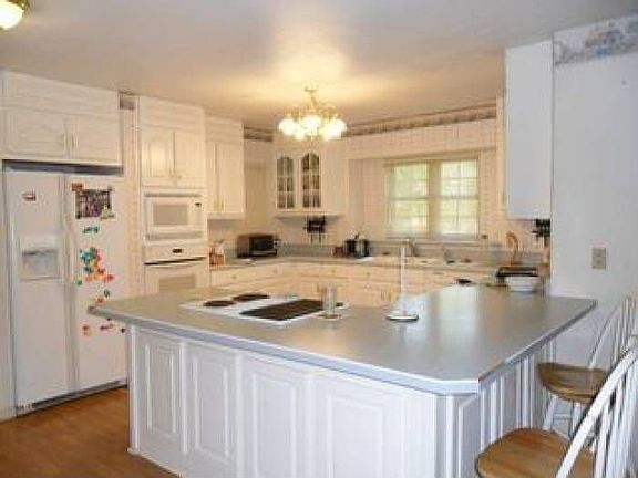 Large eat-in Kitchen