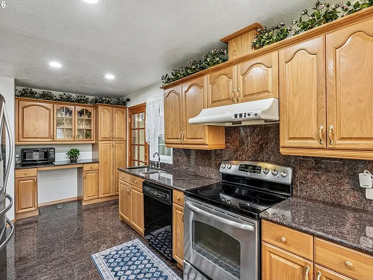 7918 SE Lincoln St — Photo 14