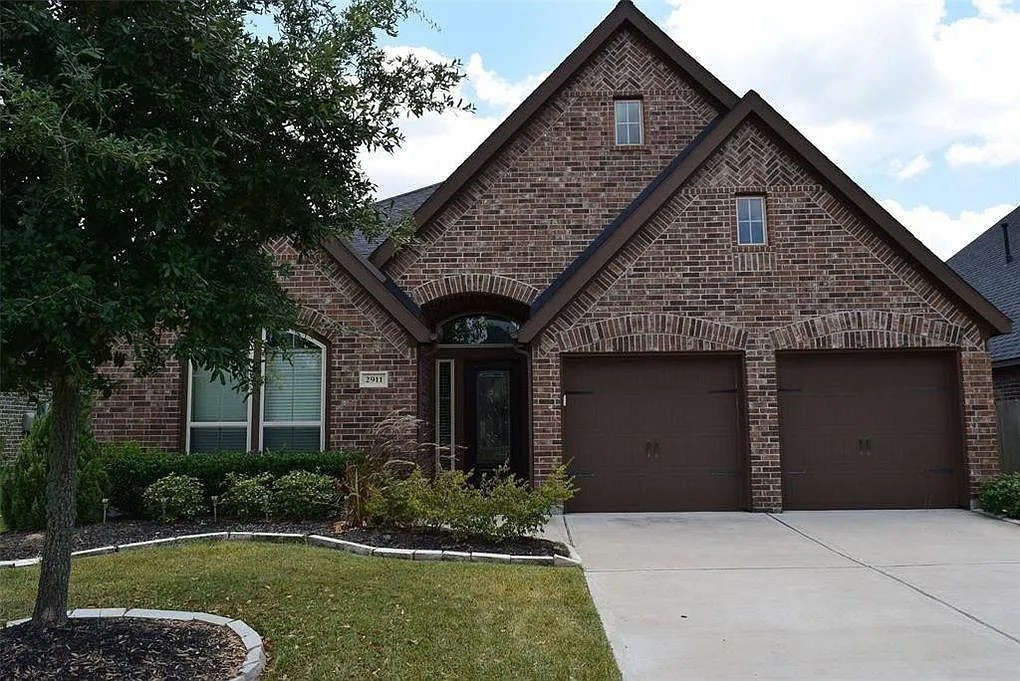 3 bed, 3.0 bath, 2375 sqft, $2,650 — Photo 1