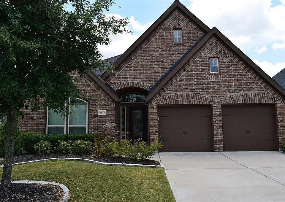 2911 Naples Park Ln