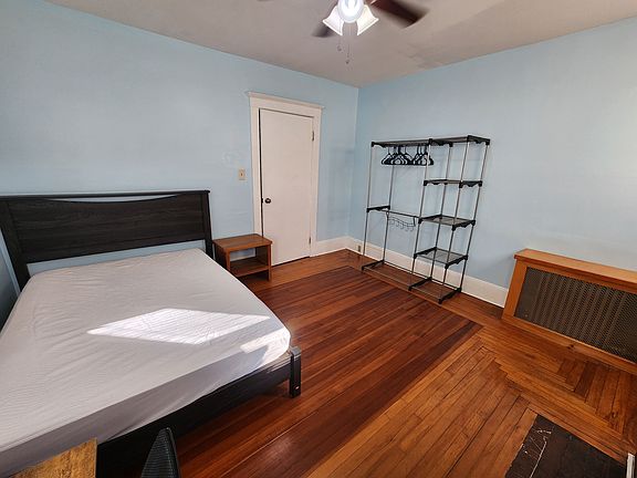 3rd image of 44 Woodbine St Room 1A
