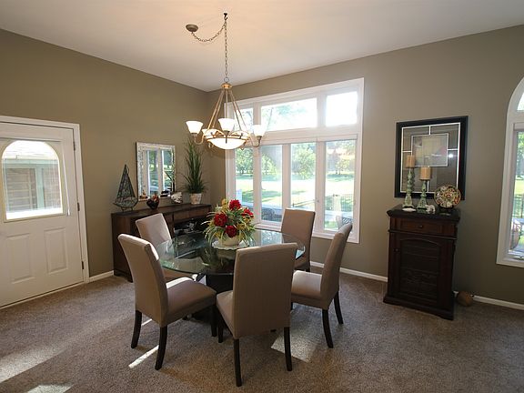 5th image of 946 S Emerald Hills Dr