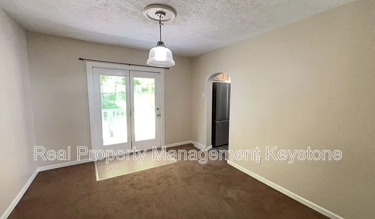 303 Lexington Ct — Photo 7