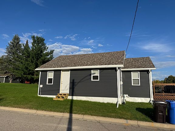 3rd image of 107 5th St SE