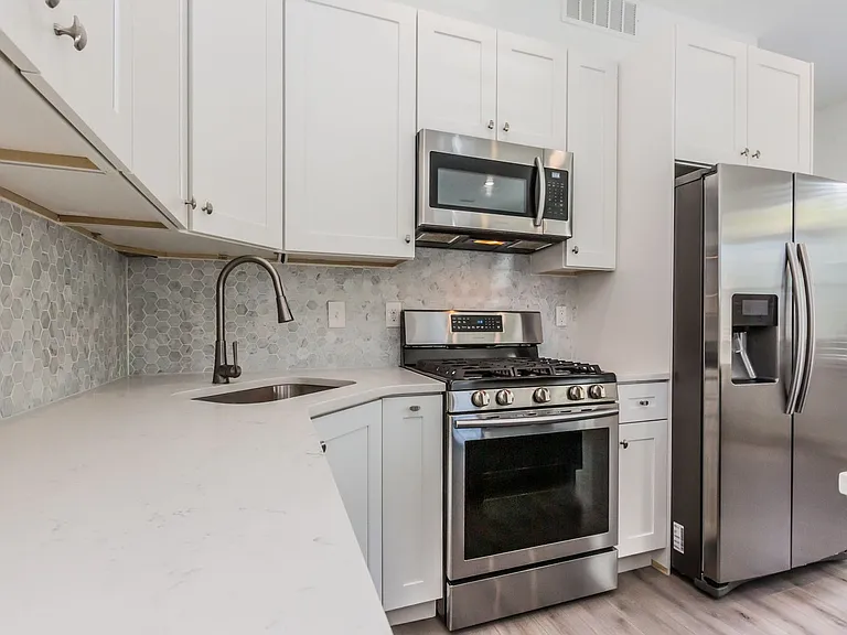 225 N Whitford Rd — Photo 4
