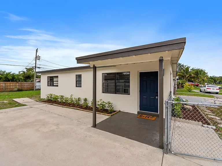 2415 Lewis Rd — Photo 2