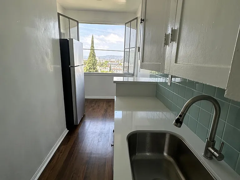 MONTE VISTA APARTMENTS — Photo 8