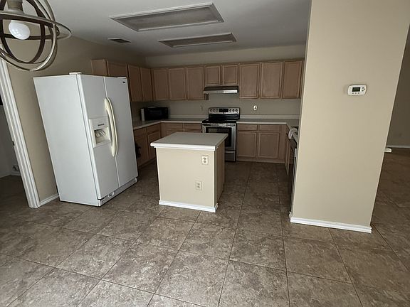 3rd image of 3313 Baldwin Park