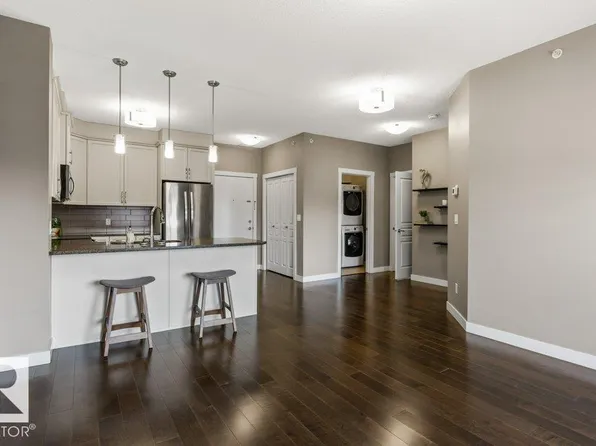 2207 44th Ave NW #409, Edmonton, AB T6T 0T2
