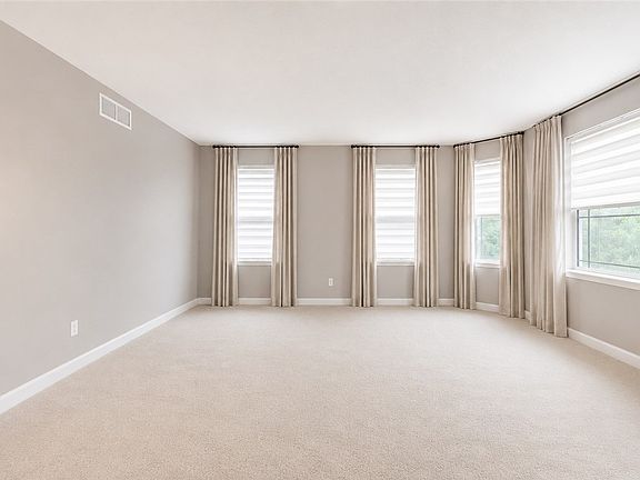 5th image of 603 Oak Tree Ct