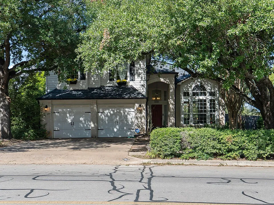 1015 Oaklands Dr