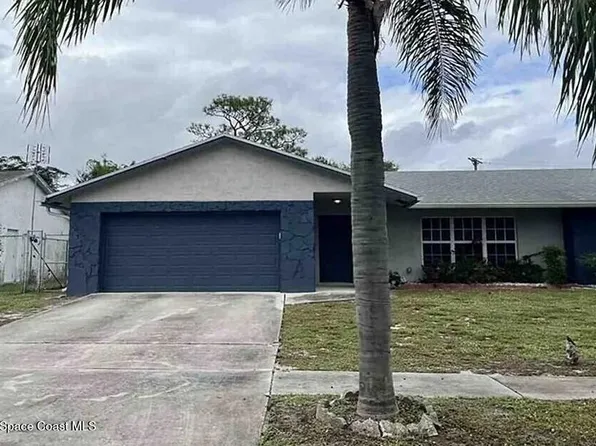 4513 Blue Pine Cir, Lake Worth, FL 33463
