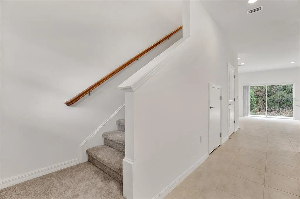 3 bed, 2.5 bath, 1373 sqft, $1,995 — Photo 4