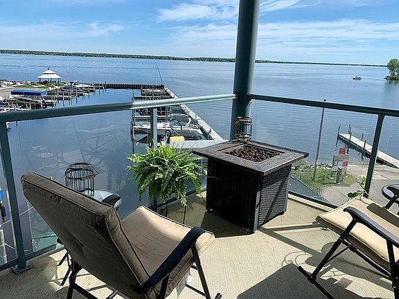 2nd image of 2964 Lakeshore Dr Unit E302