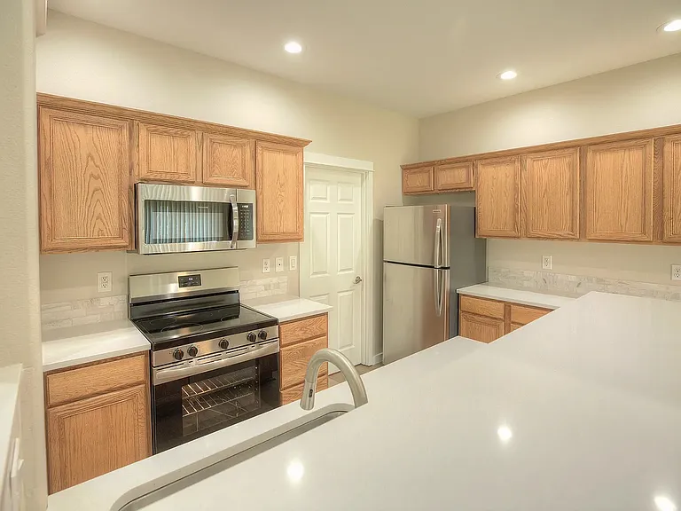 137 SW Cascade Mountain Ct — Photo 8