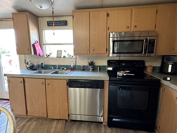 3rd image of 1074 County Road 142