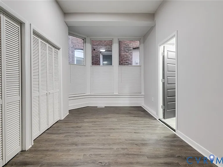 402 Stuart Cir #1 — Photo 7