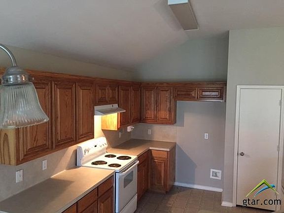 3rd image of 1107 E Park Dr