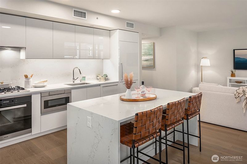 3rd image of 1250 Alki Avenue SW #3H