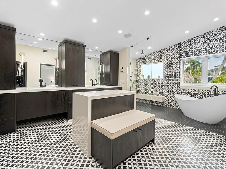 330 Royal Plaza Dr — Photo 17