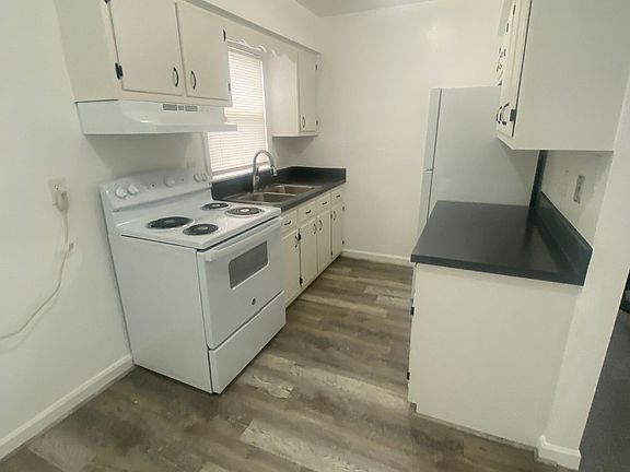 2nd image of 3600 Newport Ave