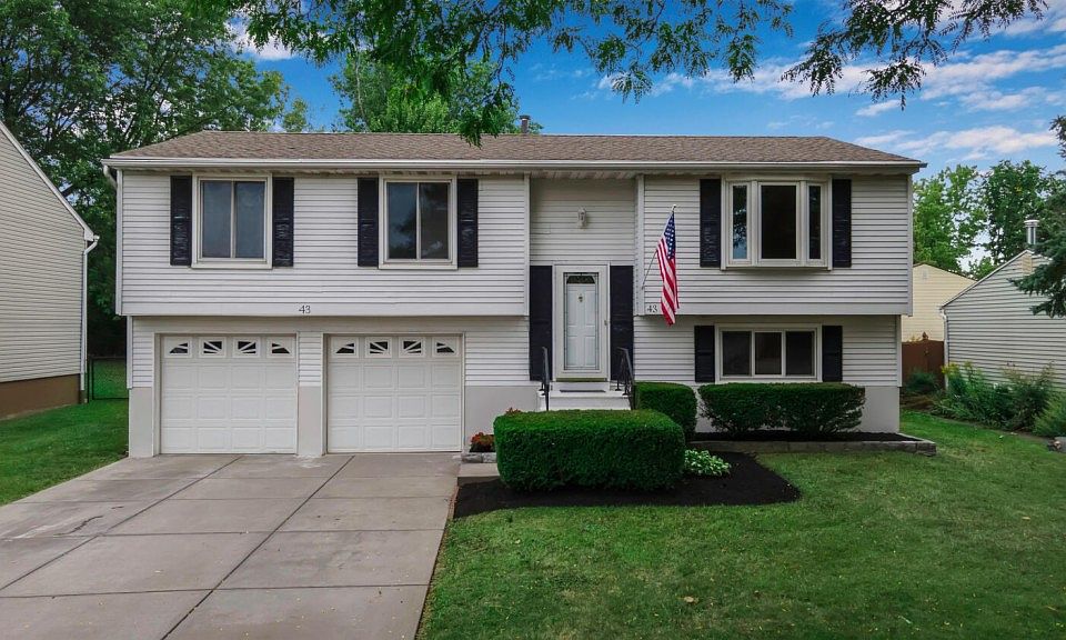 1st image of 43 Foxcroft Dr