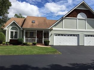 27 Spicebush Ln, Buffalo, NY 14221