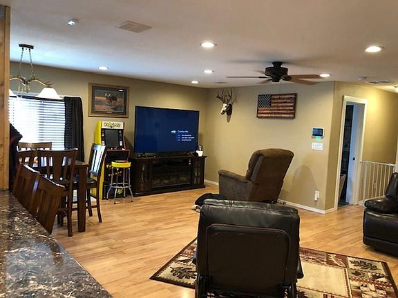 3rd image of 1415 Watson Dr