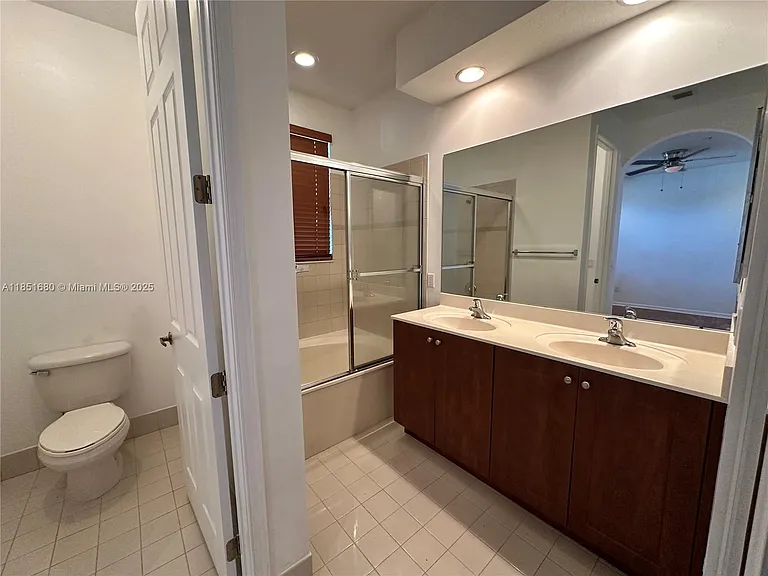 2851 W Prospect Rd — Photo 6