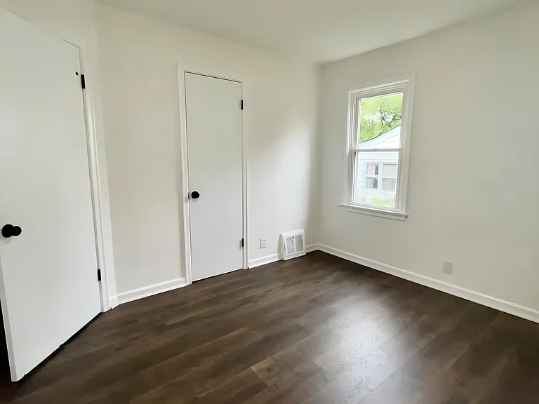 650 Norton Ave — Photo 12